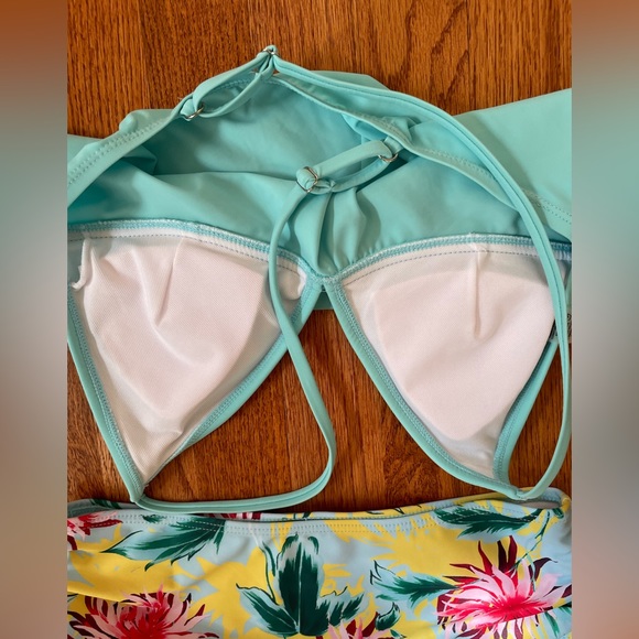 NWOT Floral Ruffled Crisscross Strap Bikini. Small.🌸 - Picture 8 of 16